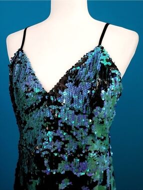 🆕️🌀🎬 PrettyLittleThing / Ocean Hues Sequin Dress // (NWT)